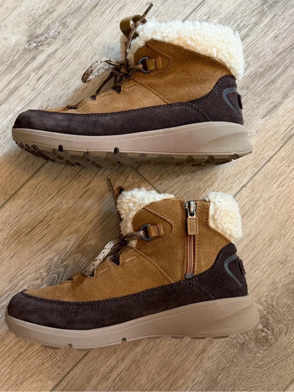 UGG TerreTrail Cozy Lace Boots - Kids Size 3 - Chestnut - Like New